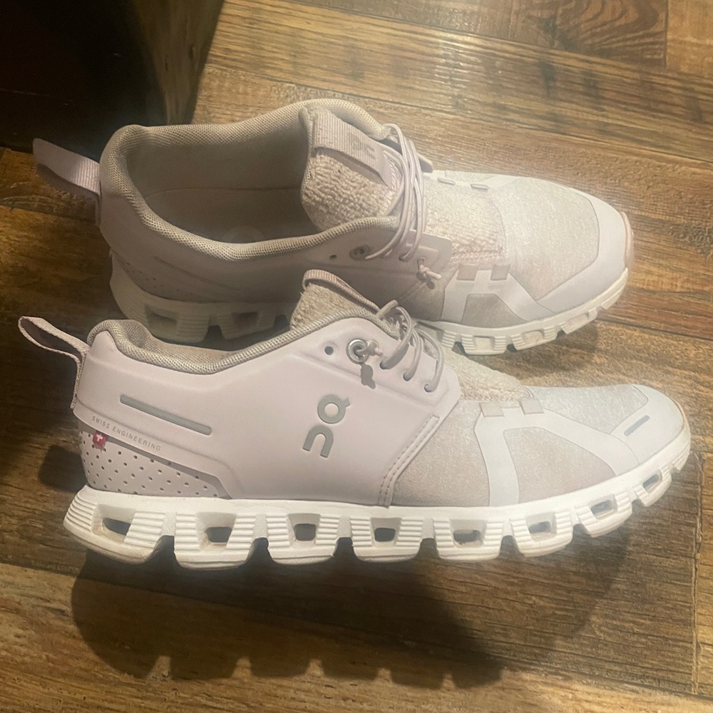 Women’s OnCloud 5 tennis shoes